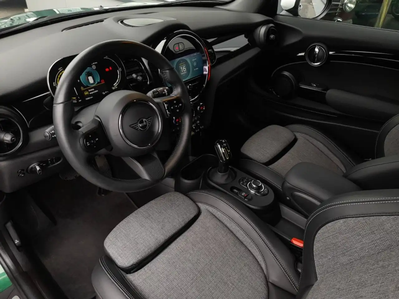 MINI Cooper SE 32,6kWh Aut *VOLL LED / NAVI / VIRTUELL / TEILLEDER / 2-ZONEN-KLIMA / SHZG / DRIVING ASSISTANT* 10