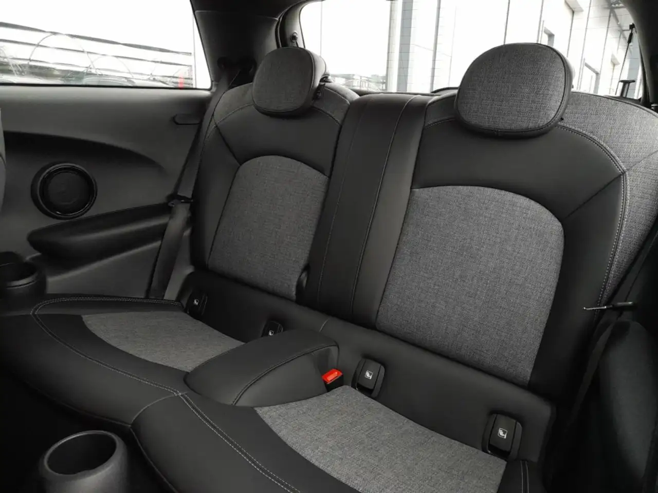 MINI Cooper SE 32,6kWh Aut *VOLL LED / NAVI / VIRTUELL / TEILLEDER / 2-ZONEN-KLIMA / SHZG / DRIVING ASSISTANT* 12