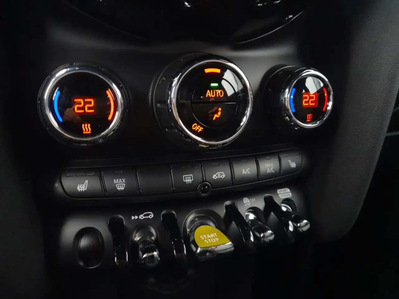 MINI Cooper SE 32,6kWh Aut *VOLL LED / NAVI / VIRTUELL / TEILLEDER / 2-ZONEN-KLIMA / SHZG / DRIVING ASSISTANT* 6