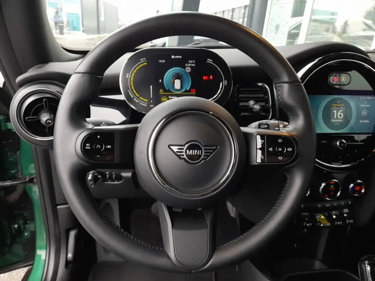 MINI Cooper SE 32,6kWh Aut *VOLL LED / NAVI / VIRTUELL / TEILLEDER / 2-ZONEN-KLIMA / SHZG / DRIVING ASSISTANT* 9