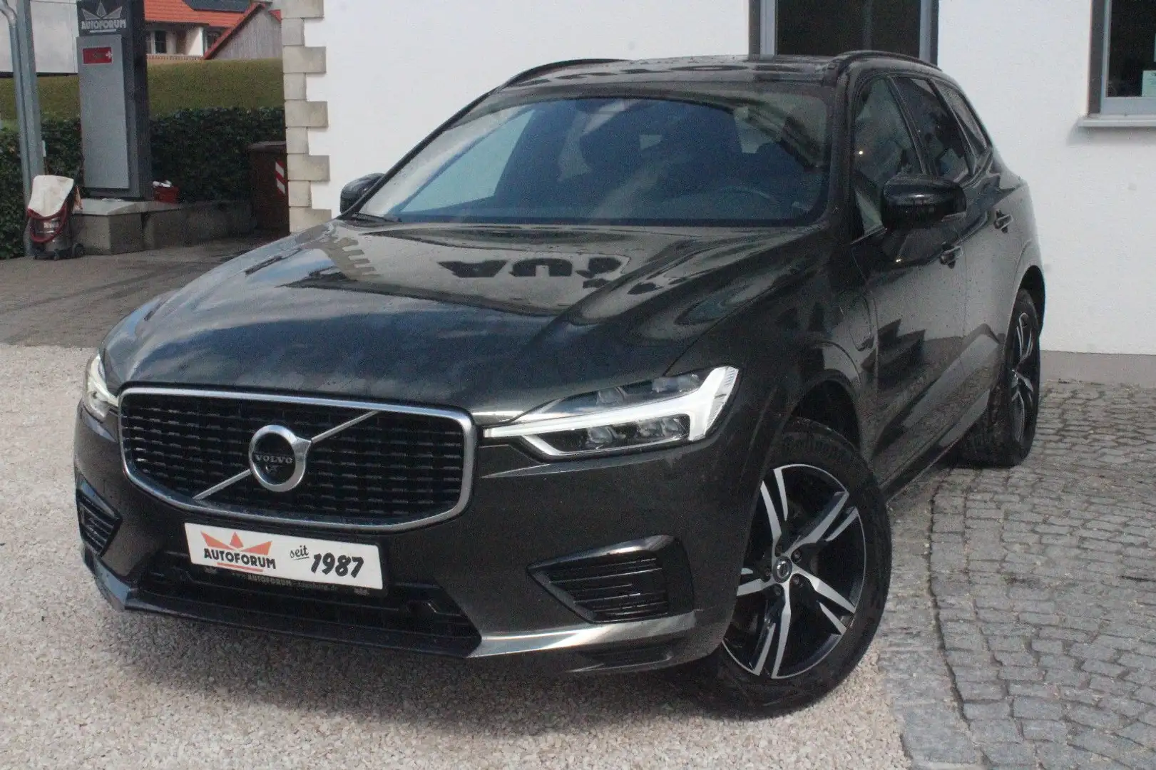 Volvo XC60 T8 R Design AWD~Pano~AHK~360~Leder~ Grau - 1