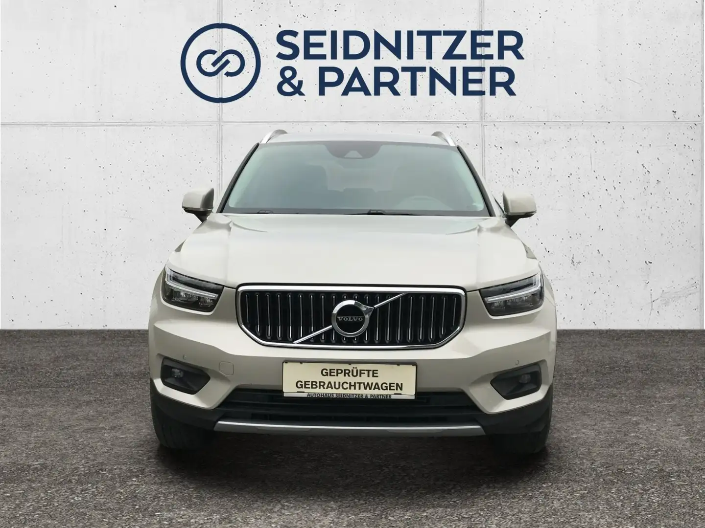 Volvo XC40 T4 Geartronic Inscription Beżowy - 2