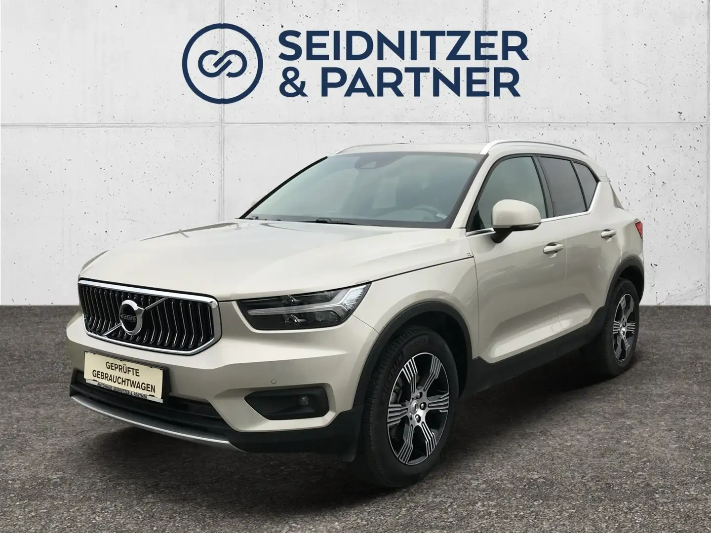 Volvo XC40 T4 Geartronic Inscription Beżowy - 1