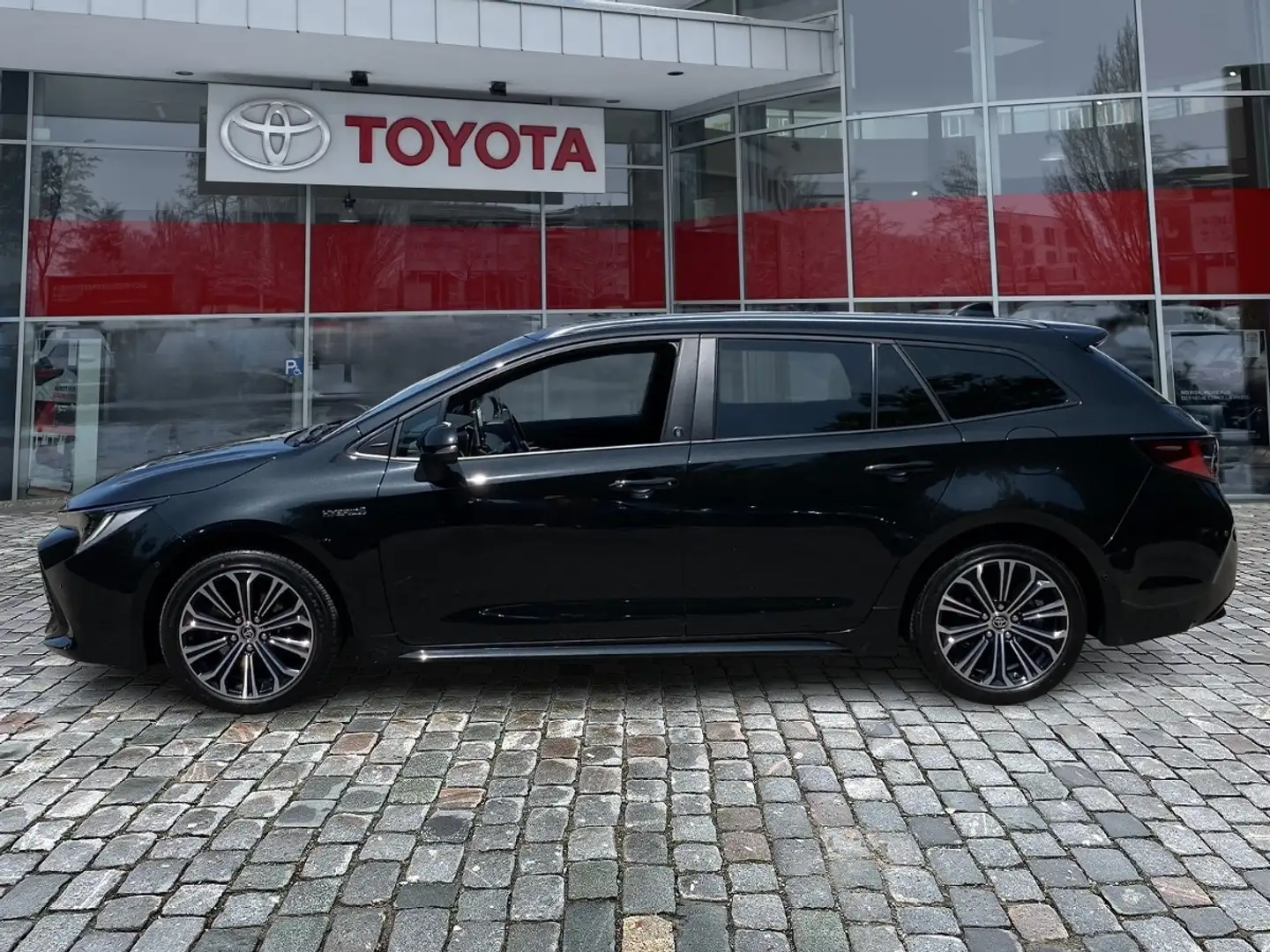 Toyota Corolla Touring Sports 2.0 Team D ACC FLA SpurH Schwarz - 2