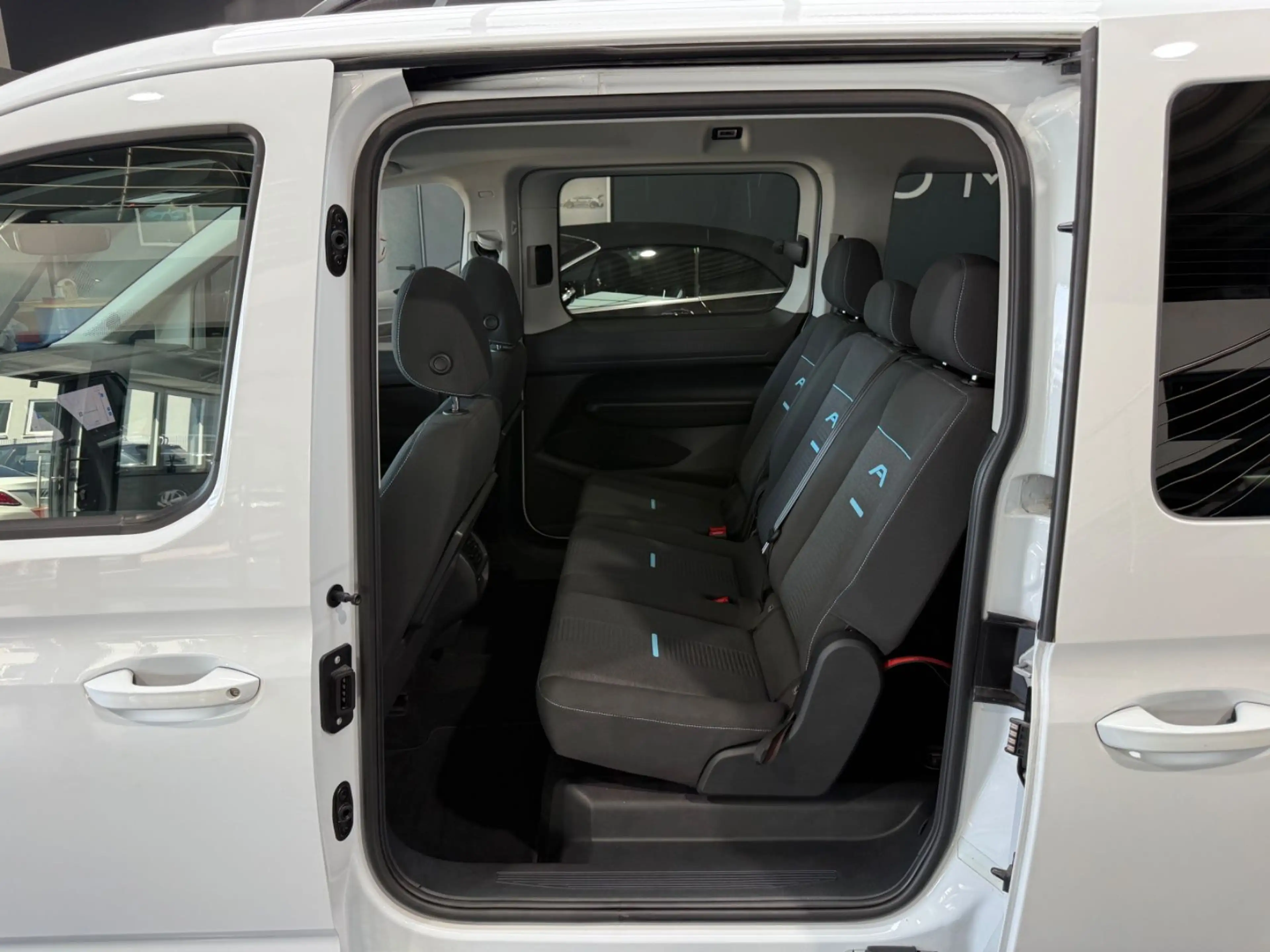 Ford Grand Tourneo Active 1HD/Panorama/7-Sitz/ACC — photo 9