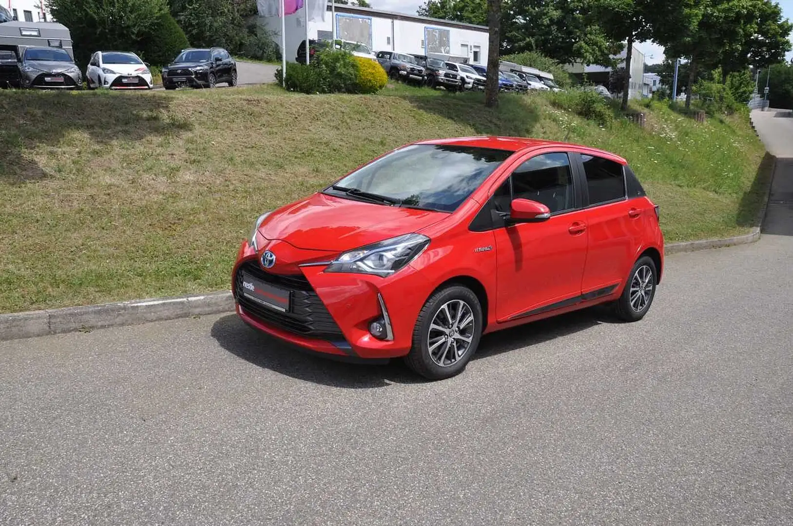 Toyota Yaris Hybrid 1.5 VVT-i Y20 Rouge - 1