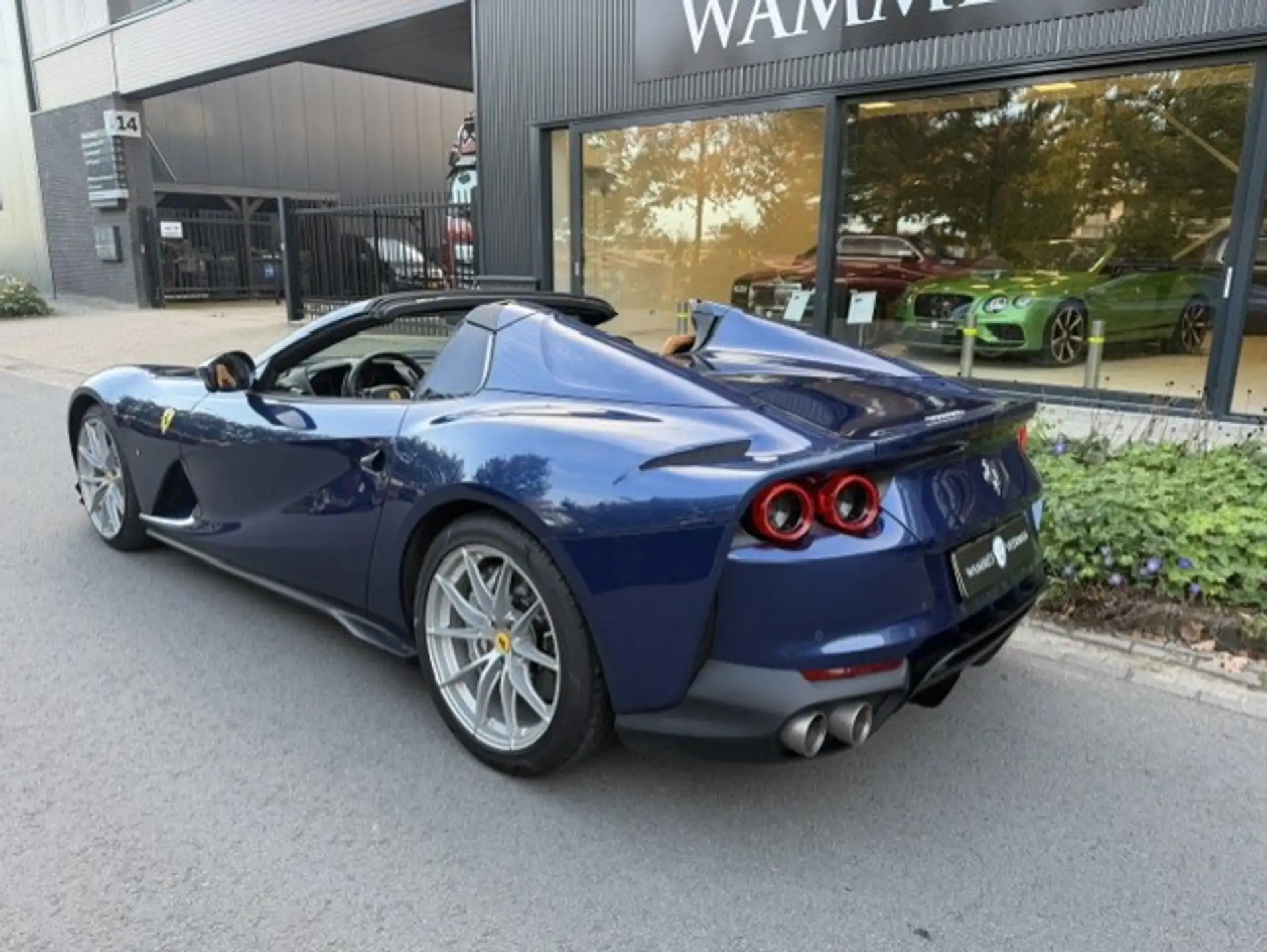 페라리 812 6.5 V12 2020 파랑 사진 2