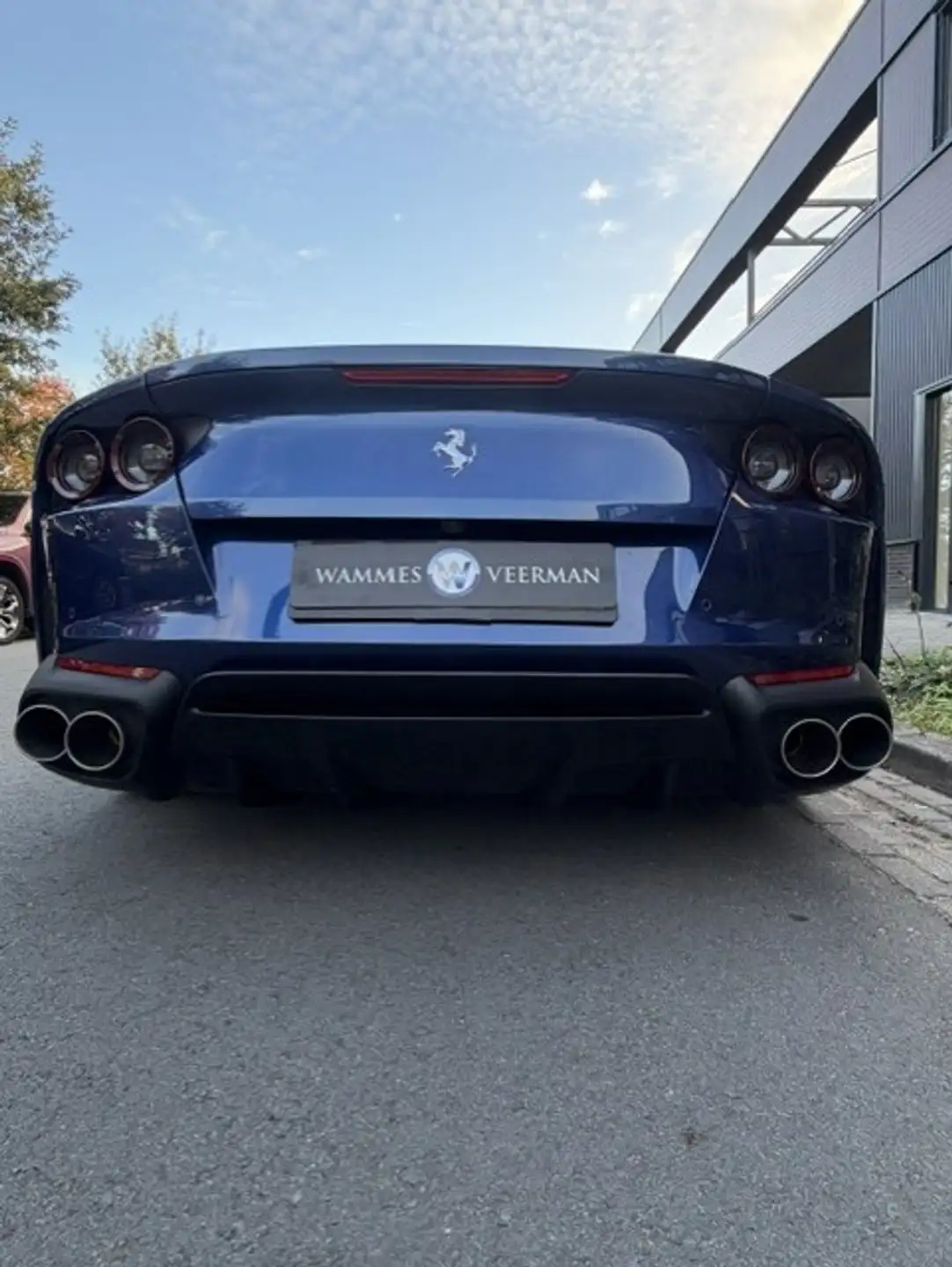 페라리 812 6.5 V12 2020 파랑 사진 3