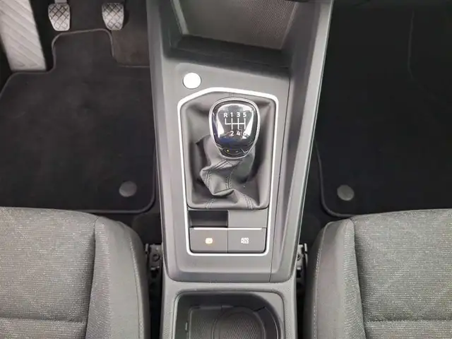 Volkswagen Golf view 14
