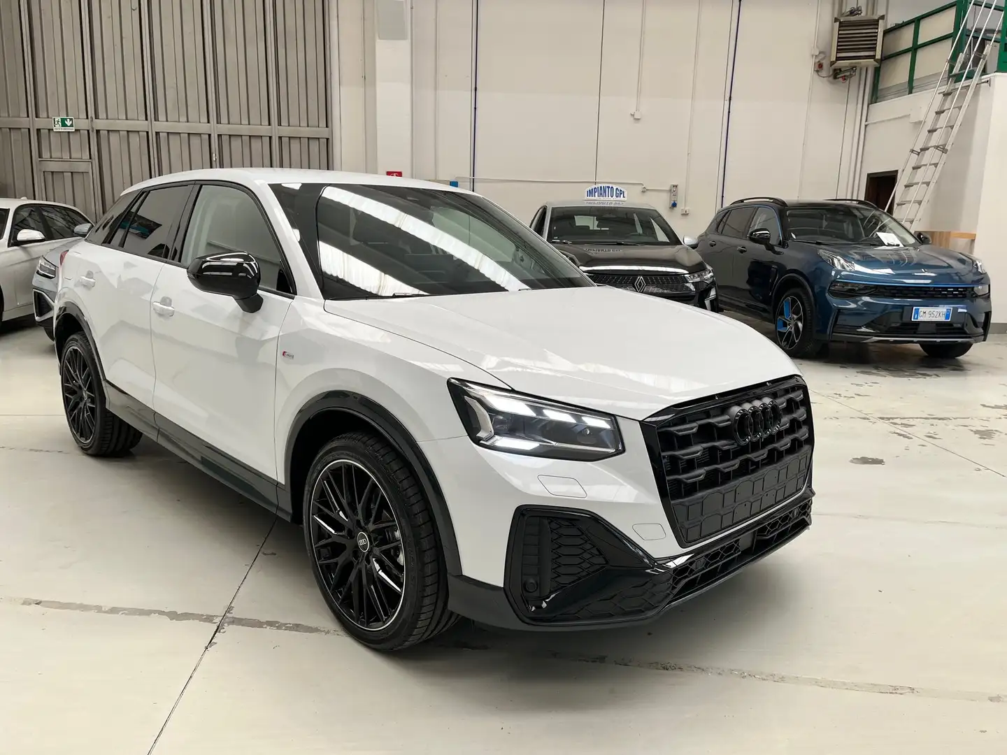 Audi Q2 35 2.0 tdi Identity Black s-tronic Nuova Bianco - 1