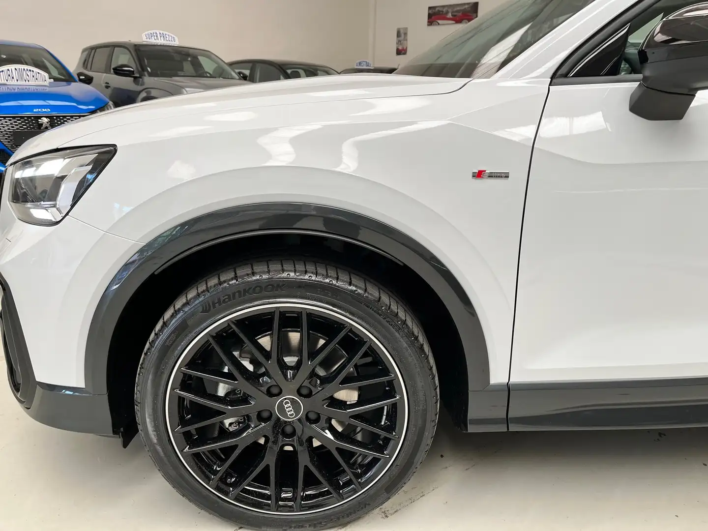 Audi Q2 35 2.0 tdi Identity Black s-tronic Nuova Bianco - 2