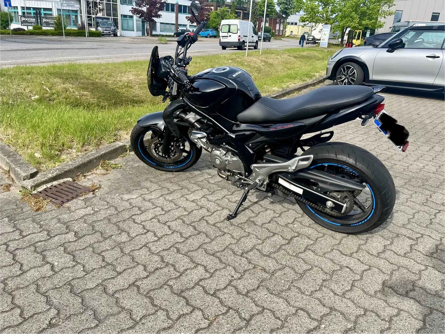 Suzuki Gladius 650 SV blackline Noir - 2