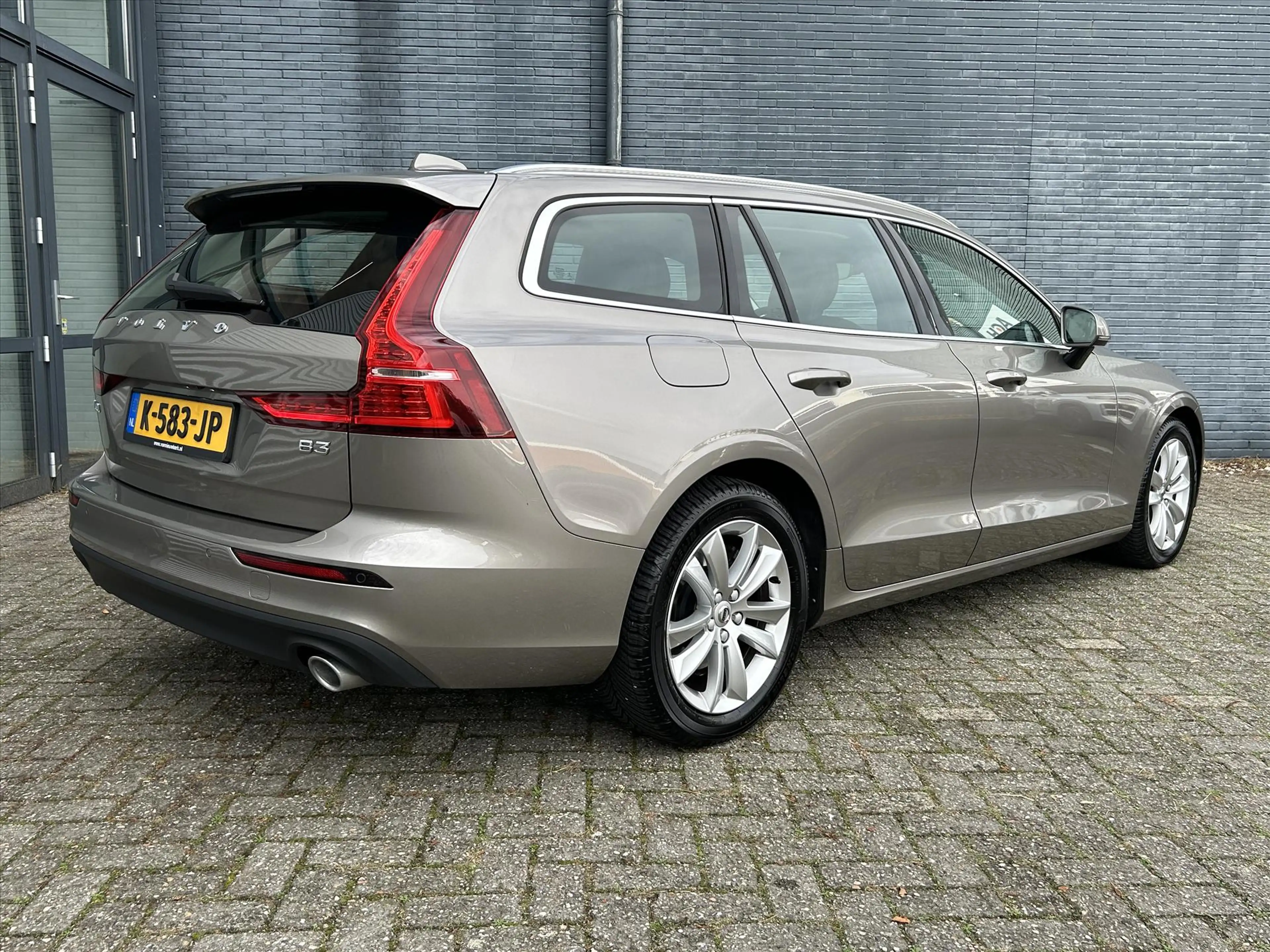Volvo V60 B3 163pk Automaat Mild Hybrid Business Pro | Harma — photo 2