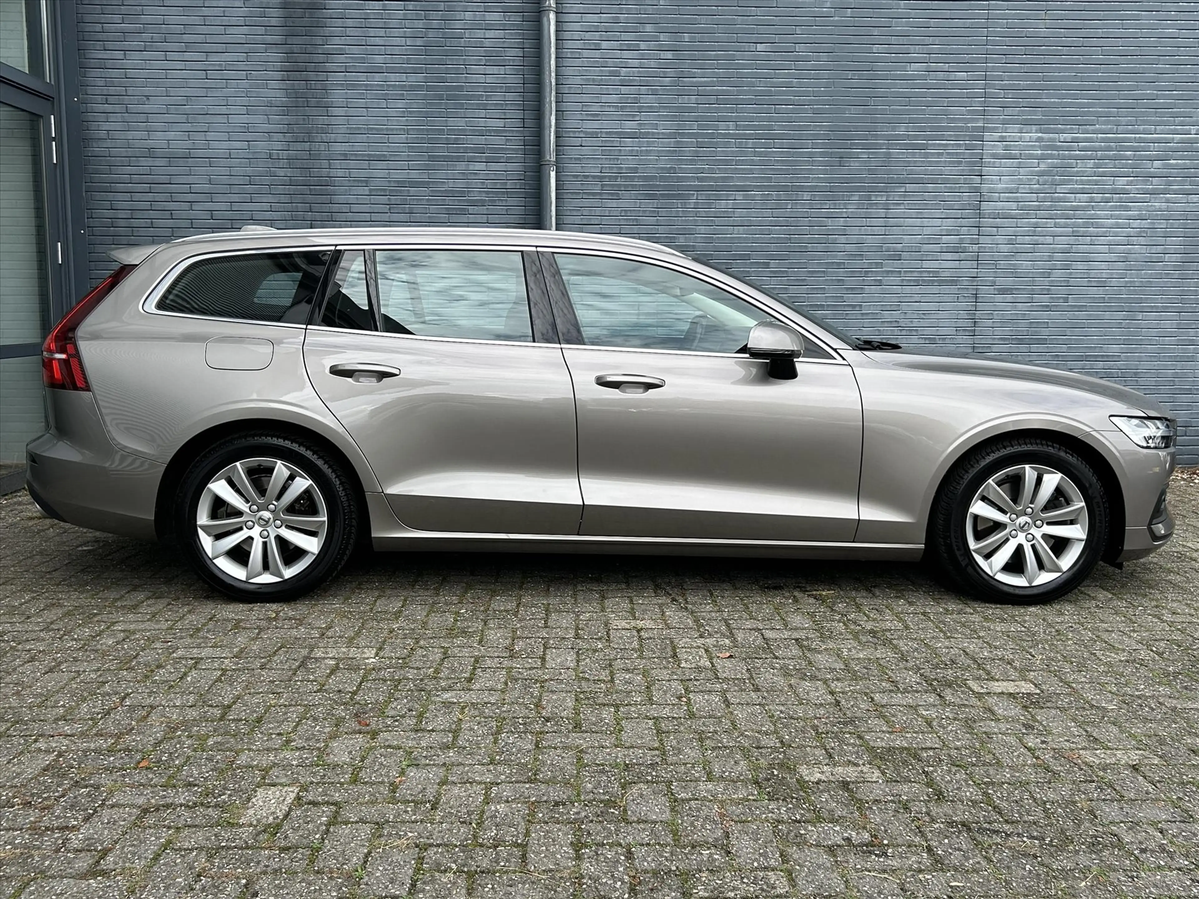 Volvo V60 B3 163pk Automaat Mild Hybrid Business Pro | Harma — photo 3