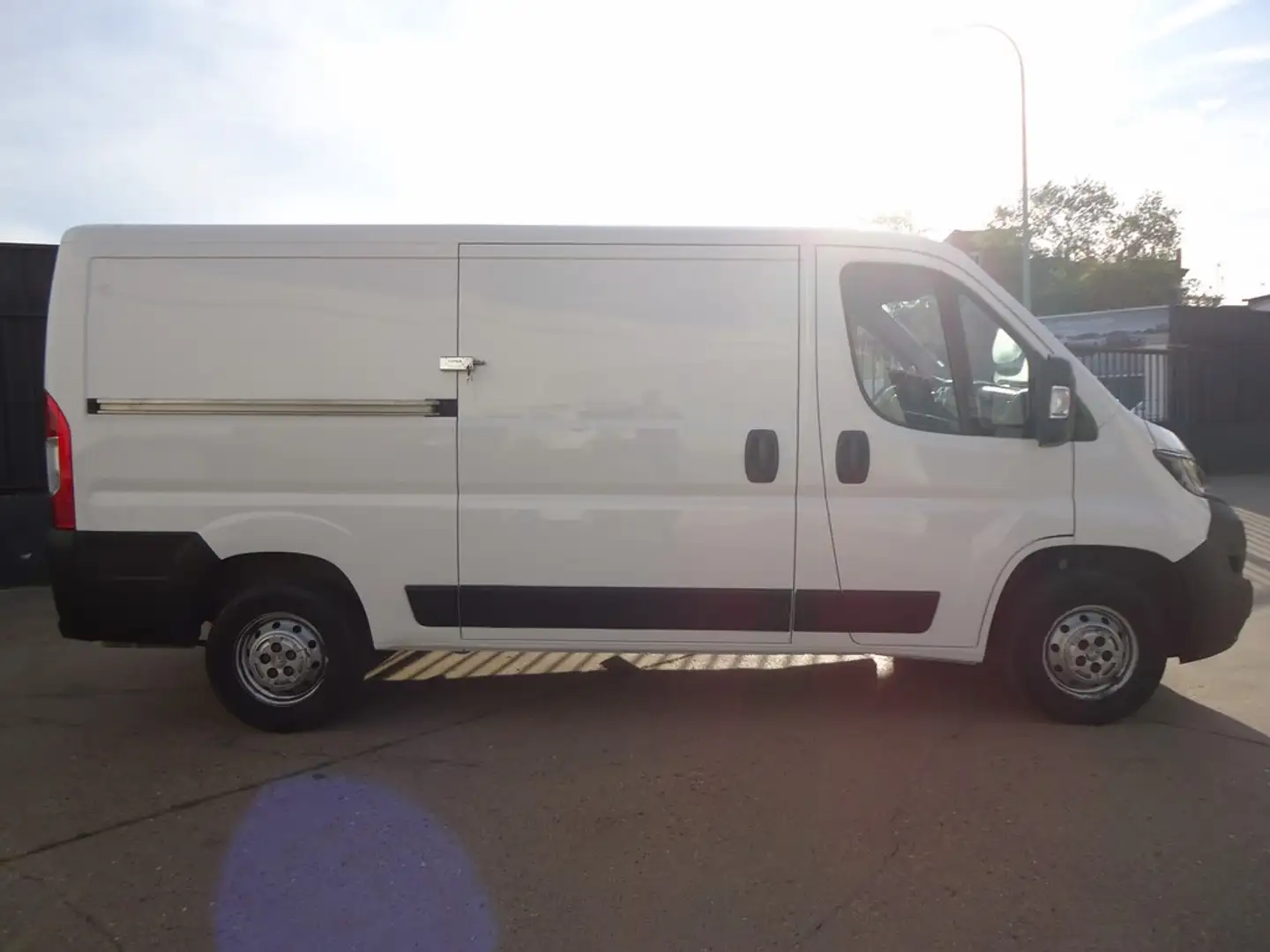 Peugeot Boxer Furgón 2.2BlueHDI 333 L2H1 S&S 140 Blanco - 1