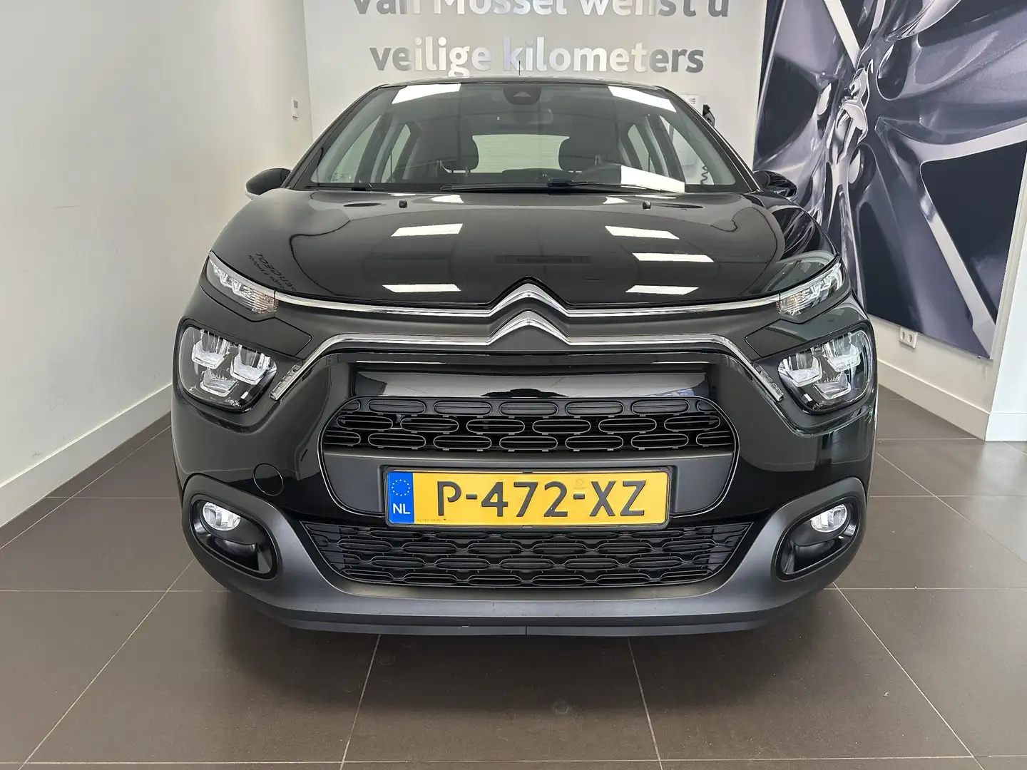 Citroen C3 1.2 PureTech Feel | Navigatie | Climate control | Zwart - 2