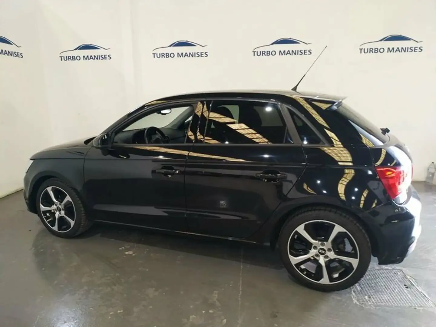 Audi A1 Sportback 1.4TDI Attracted S-Tronic Wit - 2