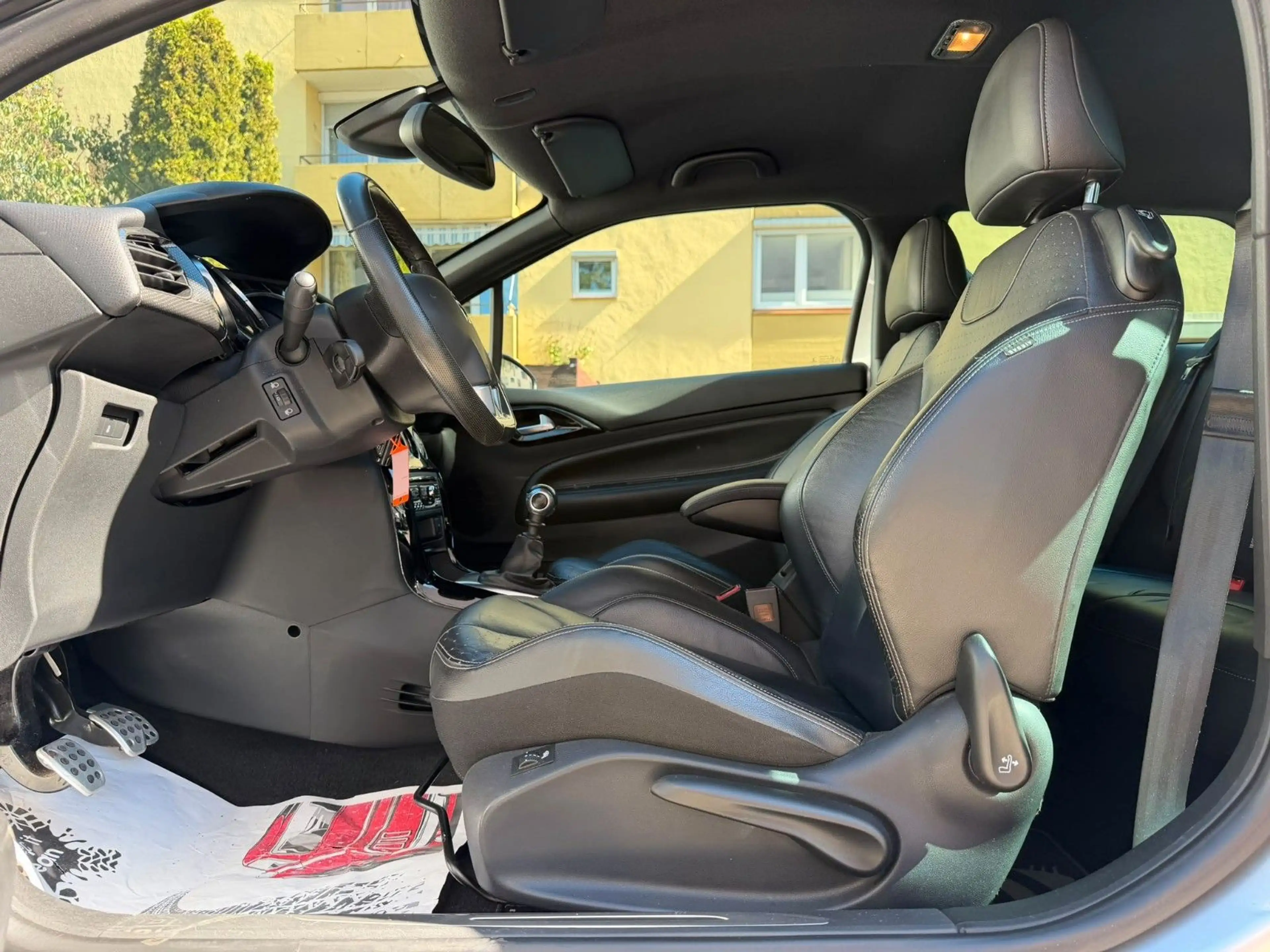Citroen DS3 SportChic*NAVI*LEDER*SHZ*PDC*BT*TEMPOMAT — photo 7