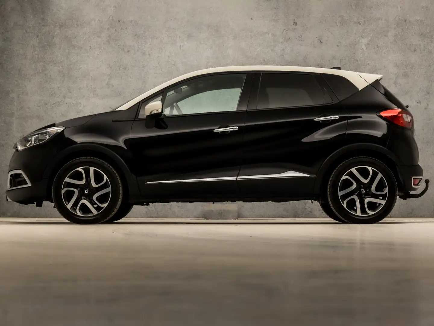Renault Captur 0.9 TCe Helly Hansen (NAVIGATIE, CLIMATE, LEDER, C Noir - 2