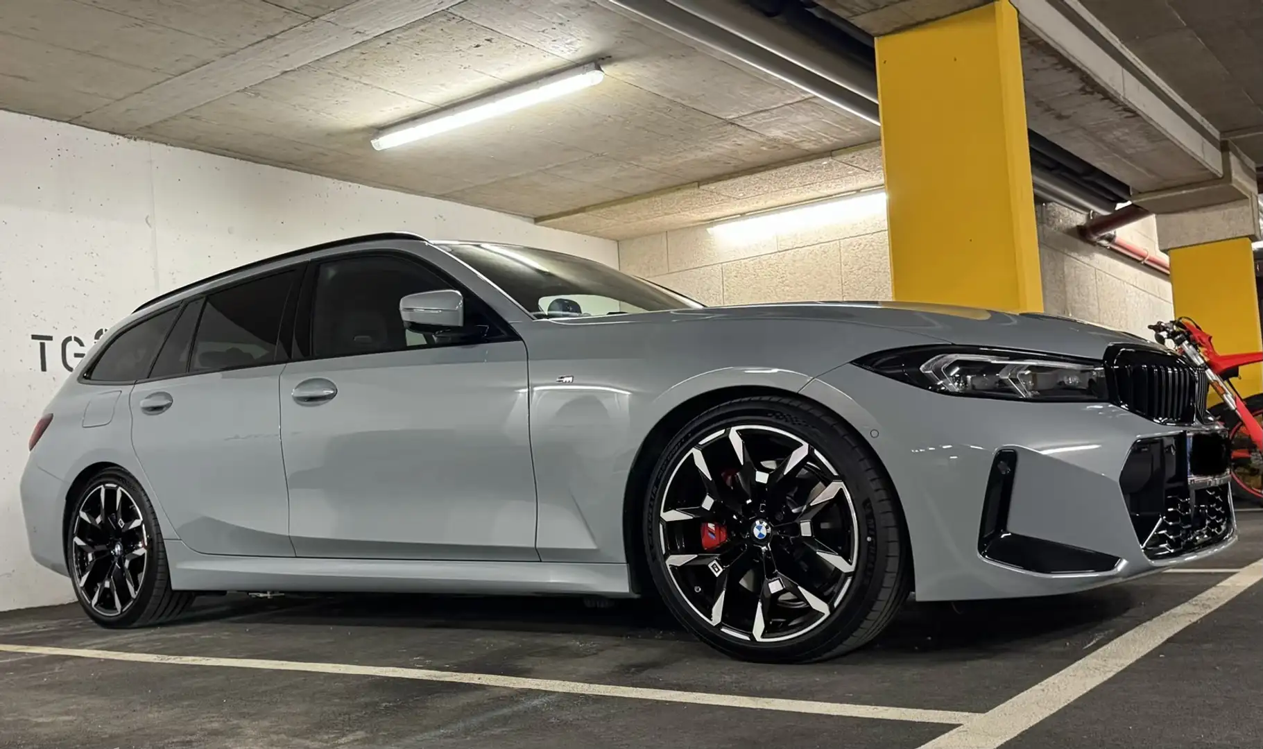 BMW 330 330e PHEV xDrive Touring Aut. Grau - 1