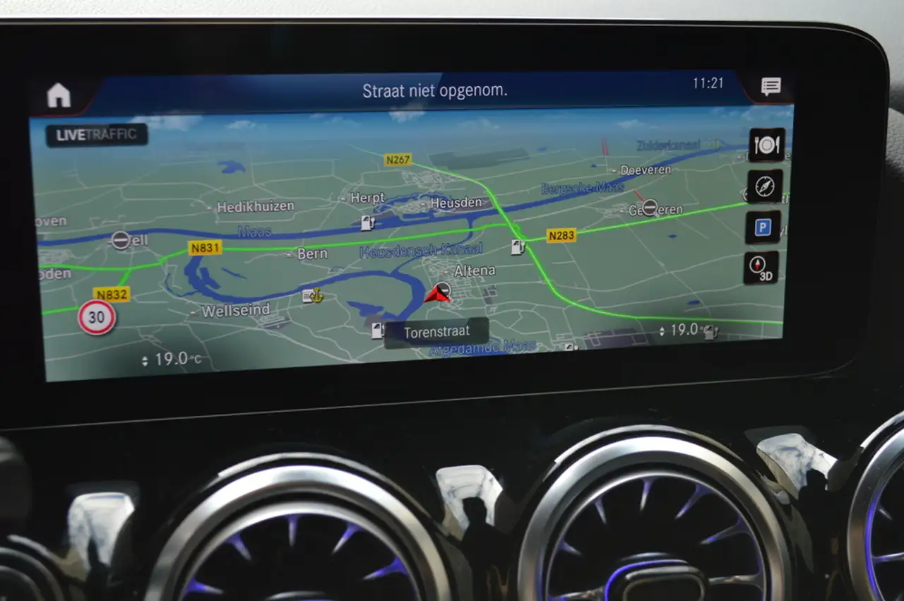 Mercedes-Benz GLA e AMG Multibeam Panorama Memory Distronic Head-Up, миниатюра 12