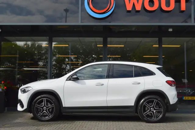 Mercedes-Benz GLA view 8