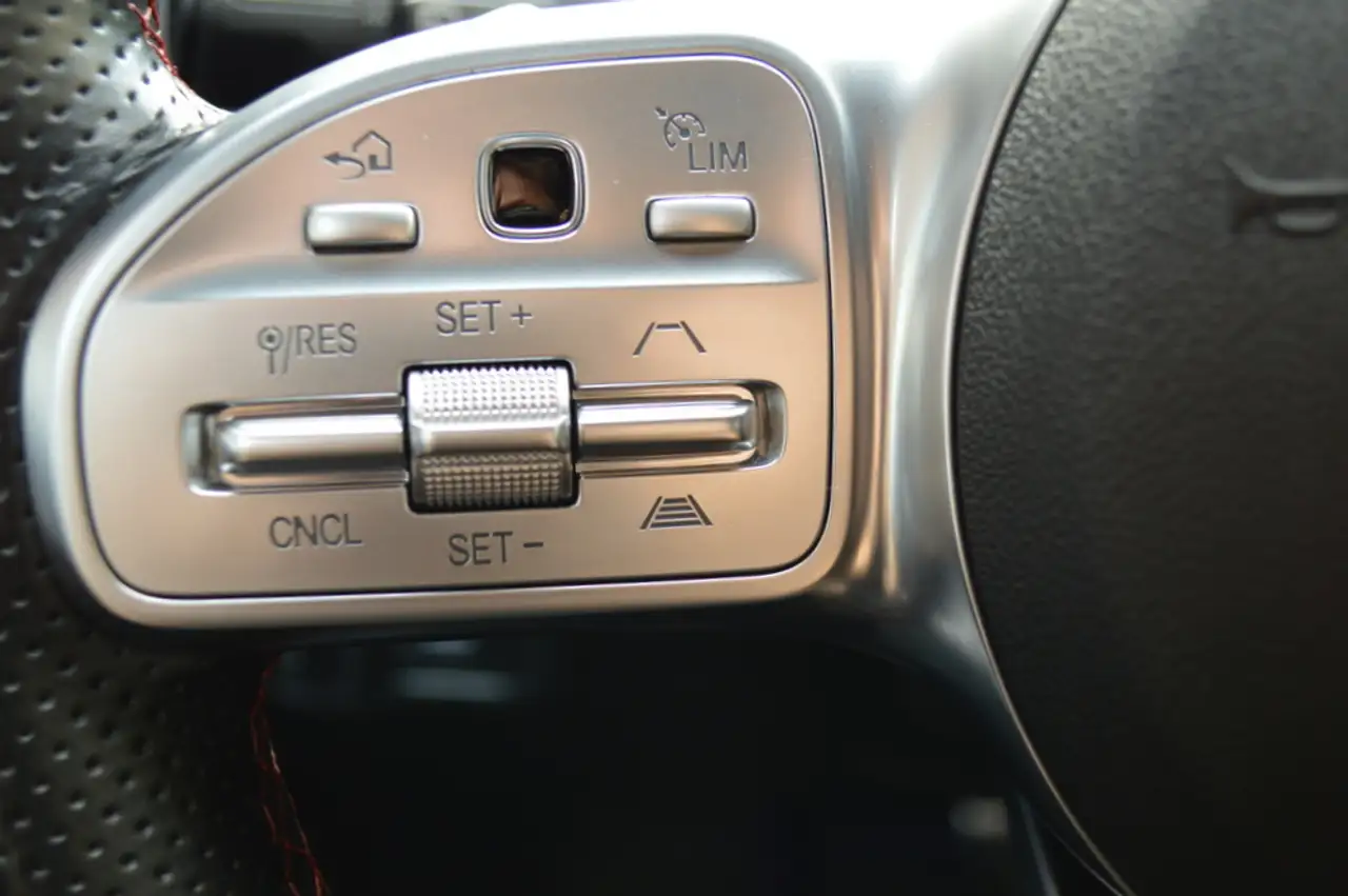 Mercedes-Benz GLA e AMG Multibeam Panorama Memory Distronic Head-Up, миниатюра 17