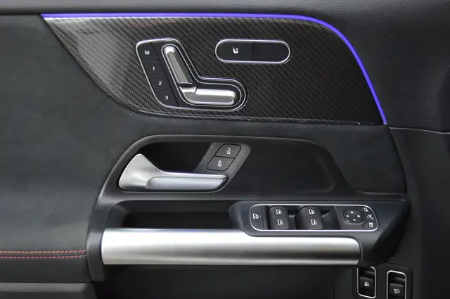 Mercedes-Benz GLA view 15