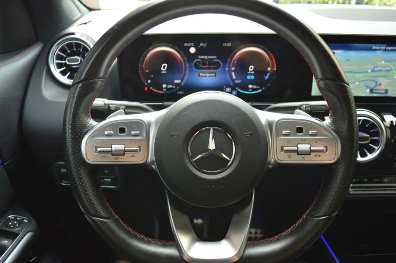 Mercedes-Benz GLA e AMG Multibeam Panorama Memory Distronic Head-Up, миниатюра 16