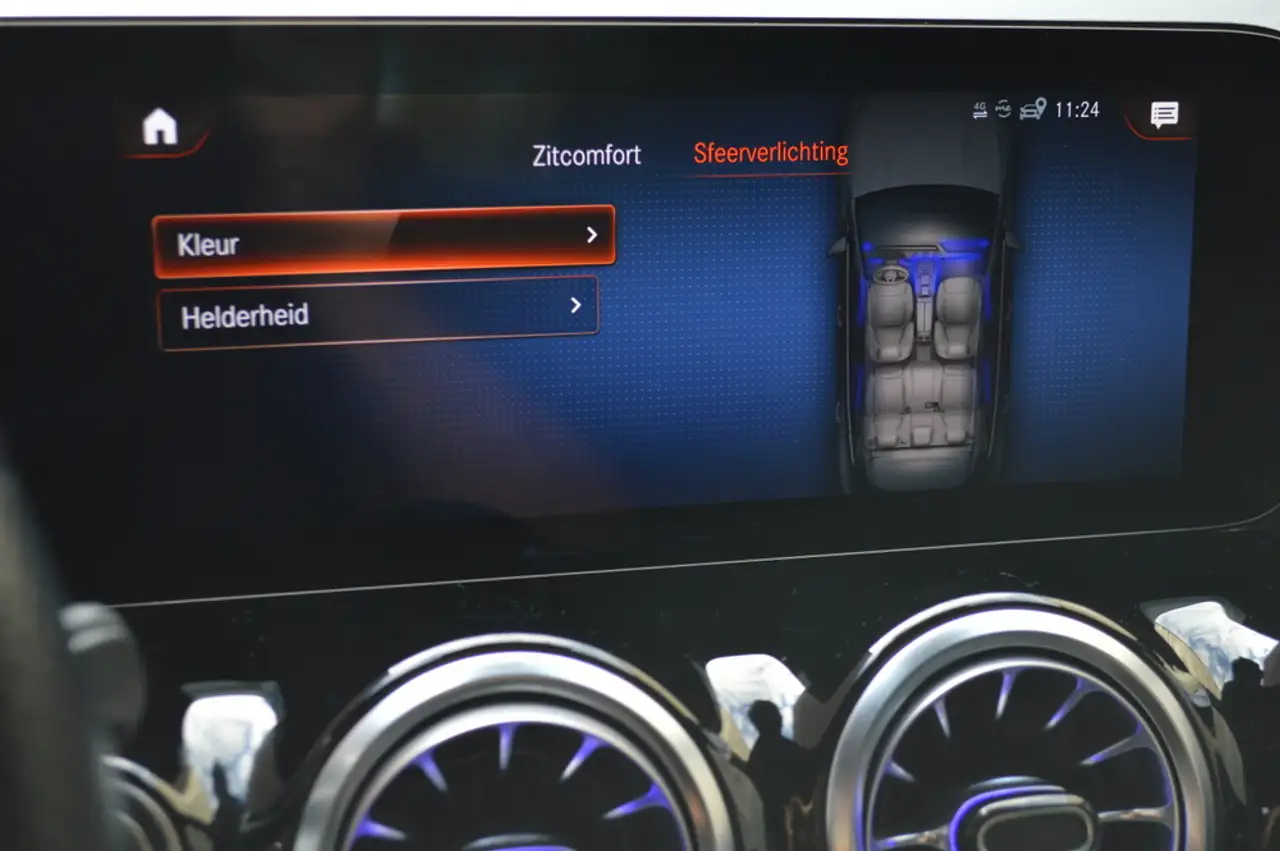 Mercedes-Benz GLA e AMG Multibeam Panorama Memory Distronic Head-Up, миниатюра 24
