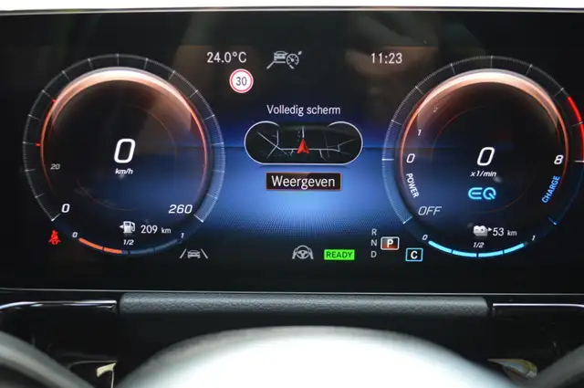 Mercedes-Benz GLA view 18