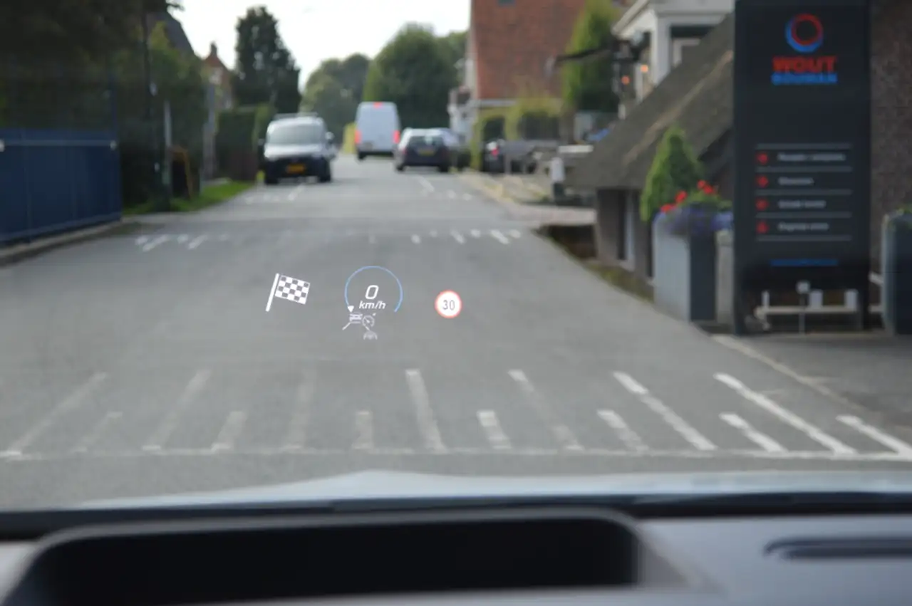 Mercedes-Benz GLA e AMG Multibeam Panorama Memory Distronic Head-Up, миниатюра 29