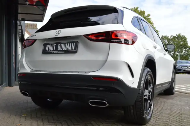 Mercedes-Benz GLA view 6