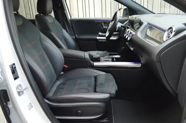 Mercedes-Benz GLA view 10