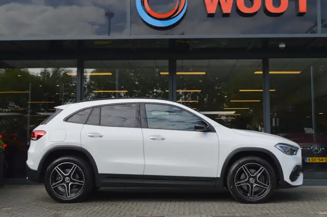 Mercedes-Benz GLA view 7