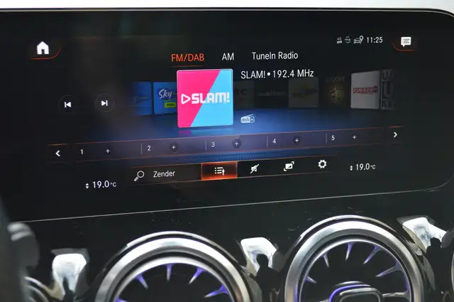 Mercedes-Benz GLA view 26