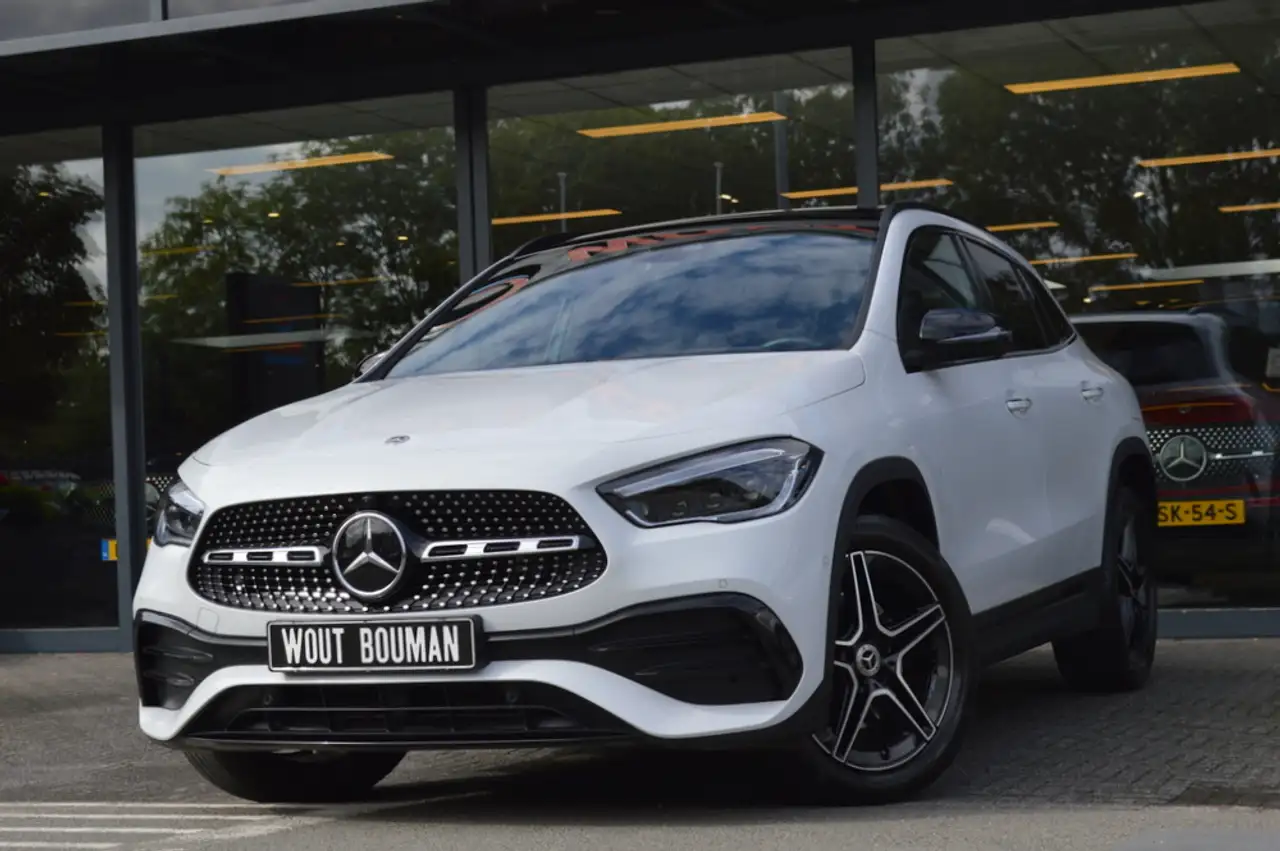 Mercedes-Benz GLA e AMG Multibeam Panorama Memory Distronic Head-Up