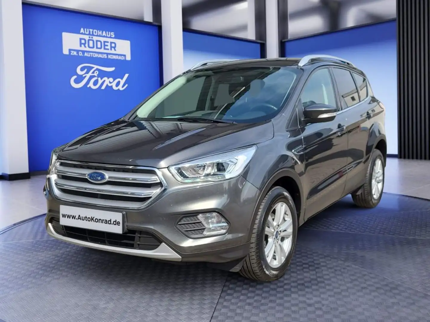 Ford Kuga 1.5 EcoBoost 2x4 Cool & Connect Grau - 1