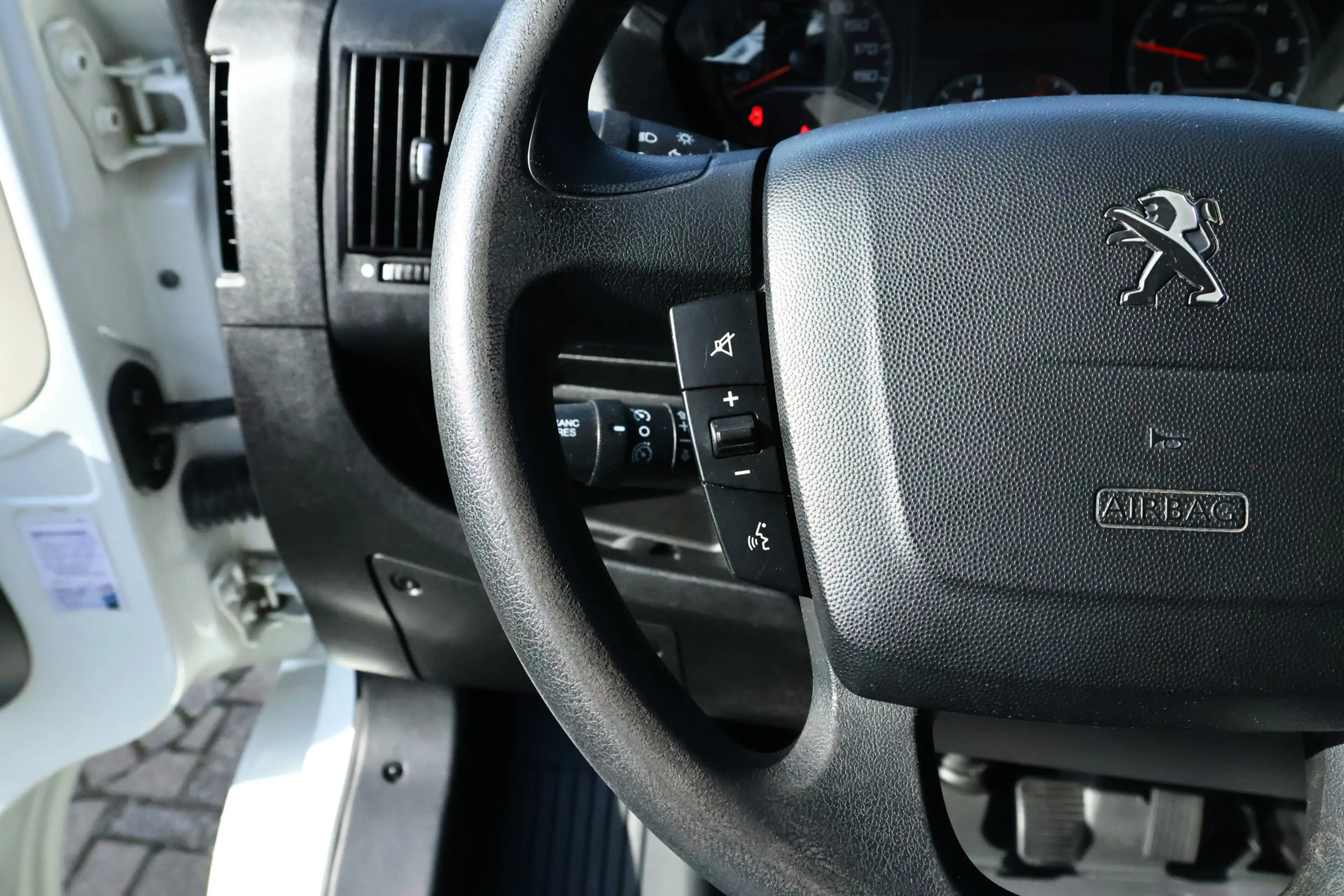 Peugeot Boxer 330 2.0 BlueHDI L2H2 Pro Navigatie / Camera / Trek — photo 20