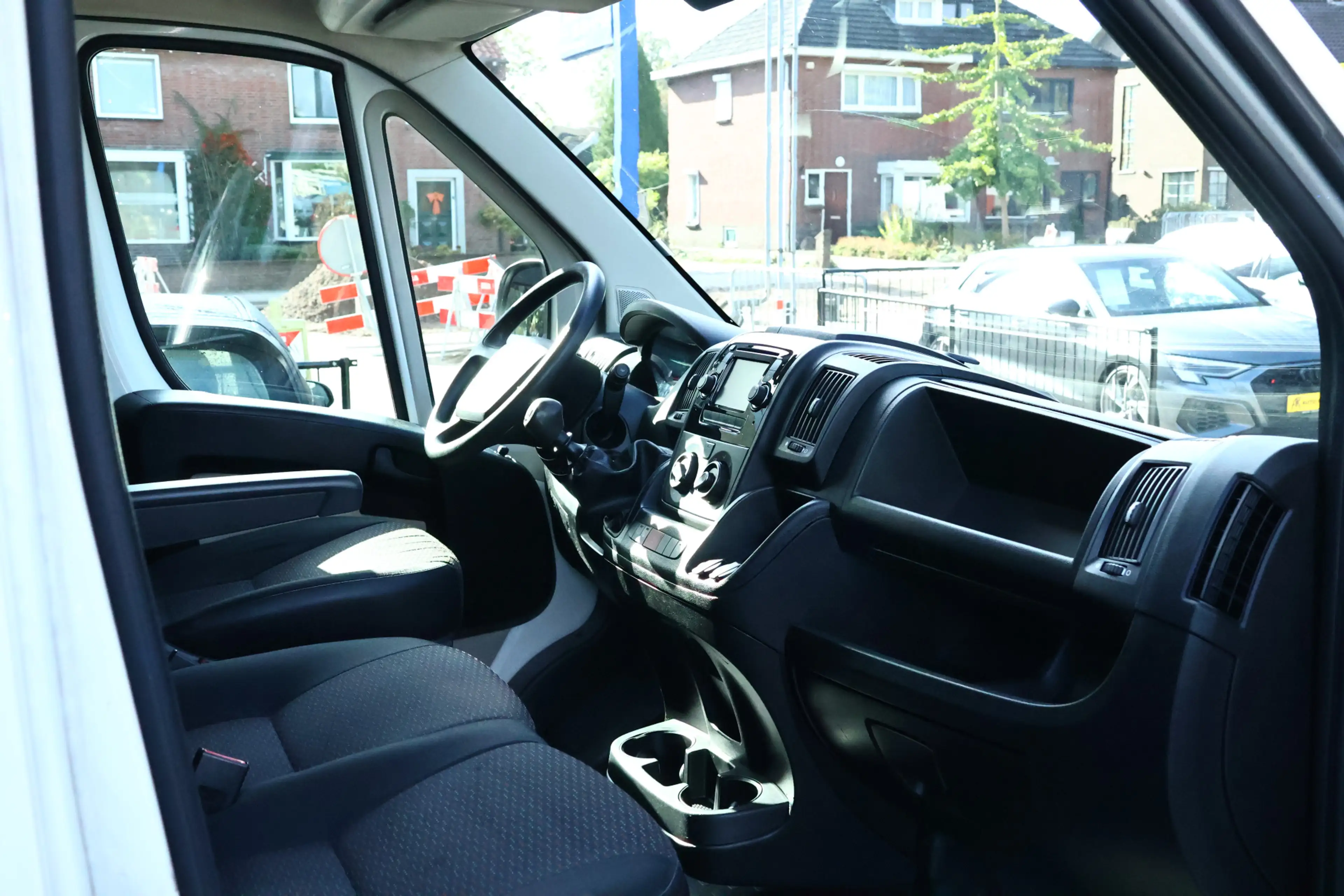 Peugeot Boxer 330 2.0 BlueHDI L2H2 Pro Navigatie / Camera / Trek — photo 7