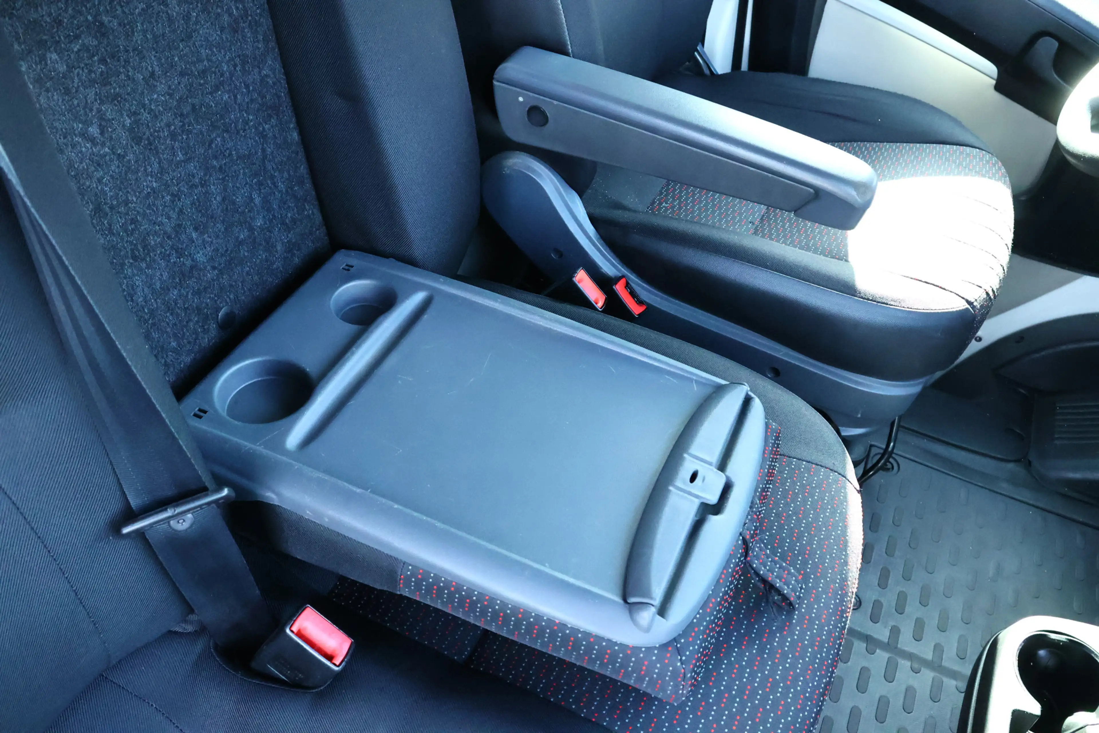 Peugeot Boxer 330 2.0 BlueHDI L2H2 Pro Navigatie / Camera / Trek — photo 27