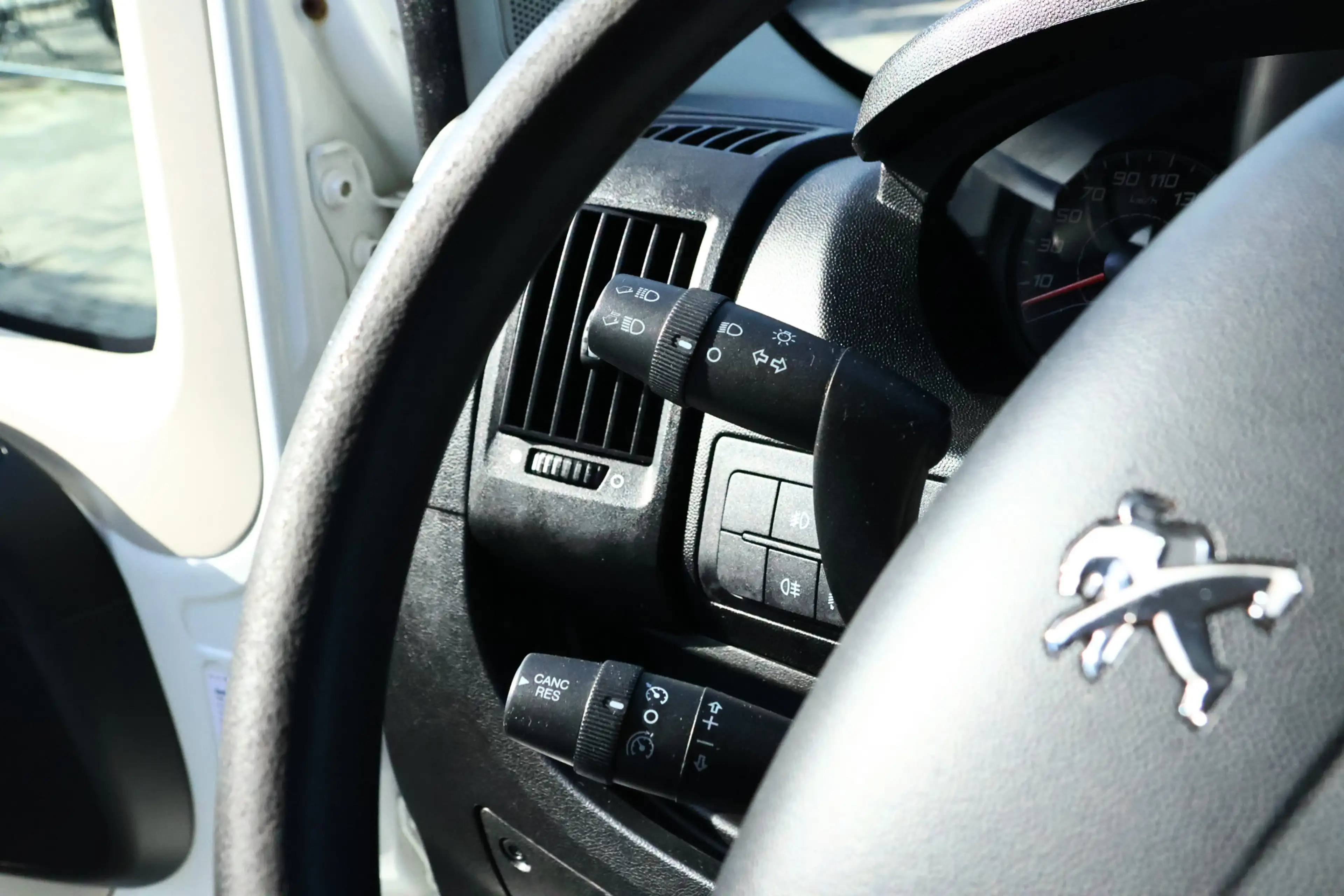 Peugeot Boxer 330 2.0 BlueHDI L2H2 Pro Navigatie / Camera / Trek — photo 22