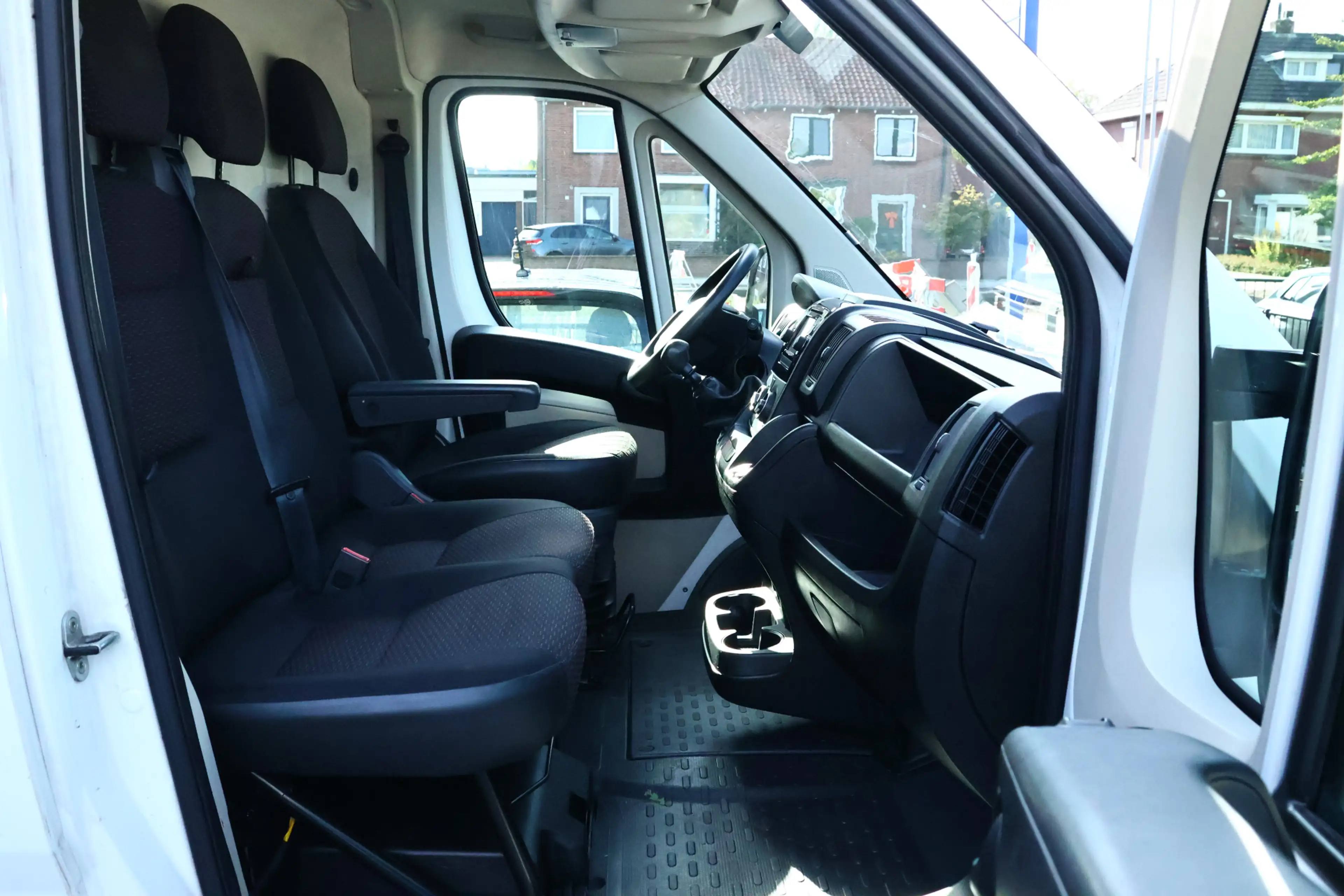 Peugeot Boxer 330 2.0 BlueHDI L2H2 Pro Navigatie / Camera / Trek — photo 13