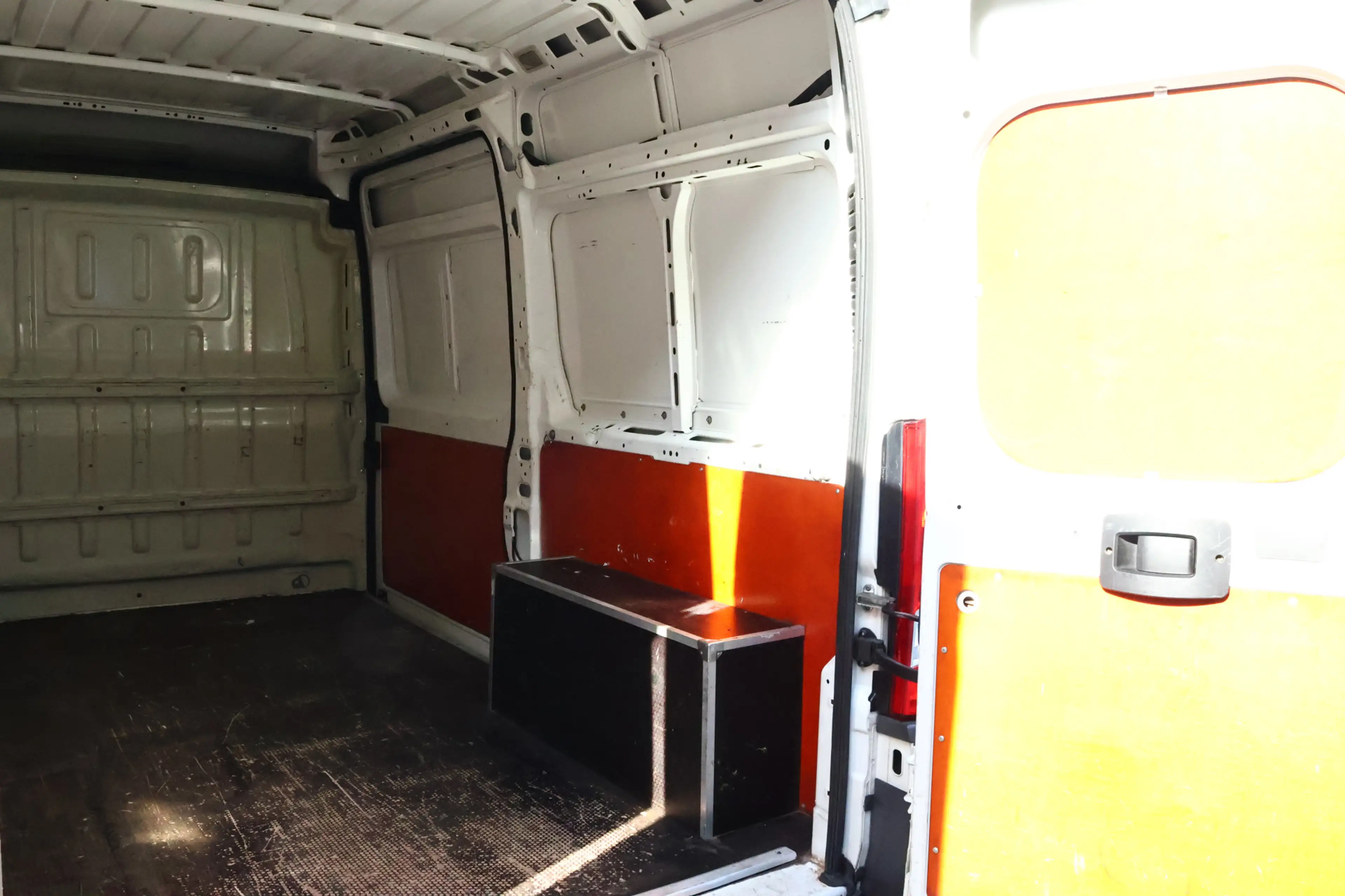 Peugeot Boxer 330 2.0 BlueHDI L2H2 Pro Navigatie / Camera / Trek — photo 25