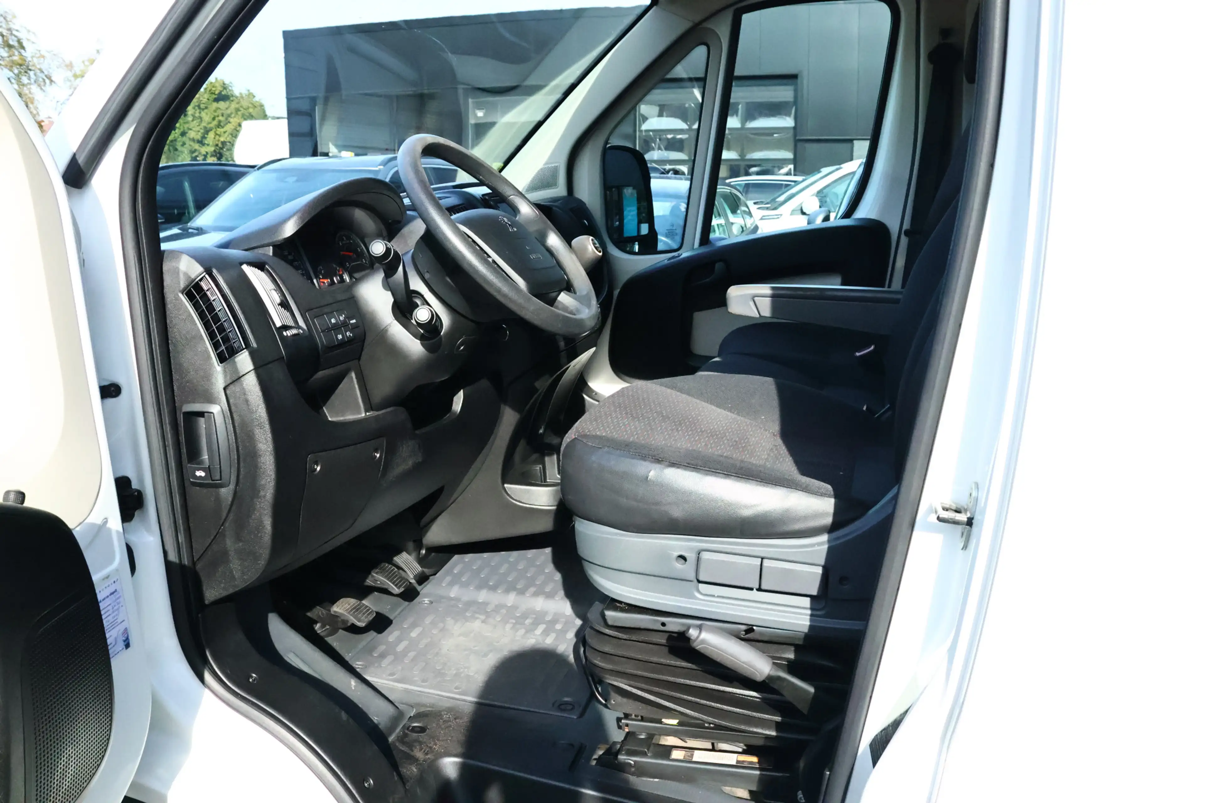 Peugeot Boxer 330 2.0 BlueHDI L2H2 Pro Navigatie / Camera / Trek — photo 12