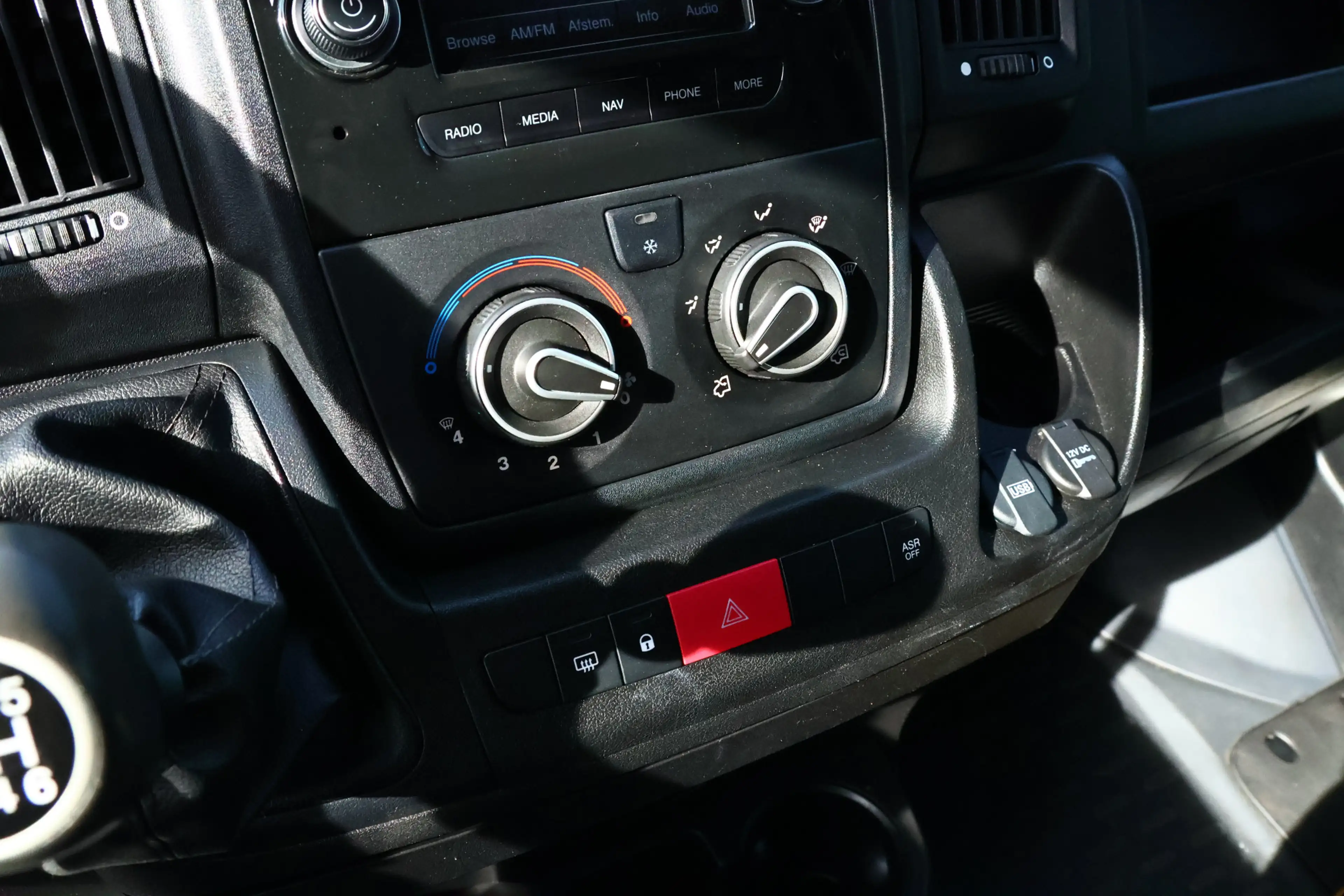 Peugeot Boxer 330 2.0 BlueHDI L2H2 Pro Navigatie / Camera / Trek — photo 16