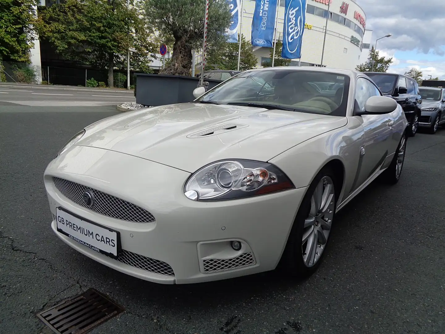 Jaguar XKR 4,2 S/C Coupé Weiß - 1