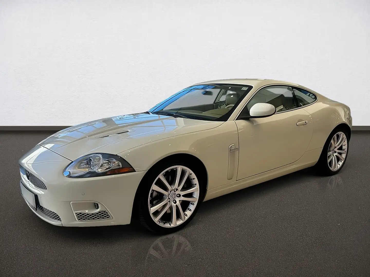 Jaguar XKR 4,2 S/C Coupé Weiß - 2