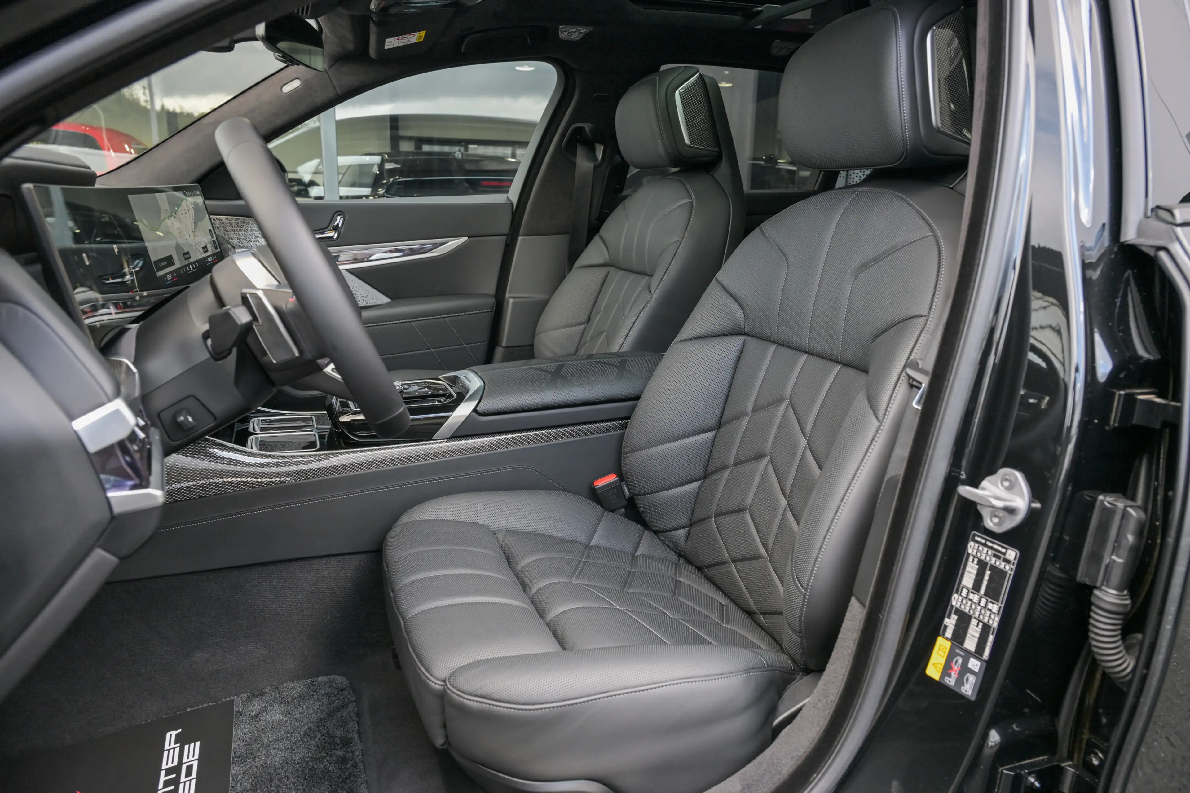BMW i7 M70 xDrive Executive Lounge* Theatre Screen* — photo 12