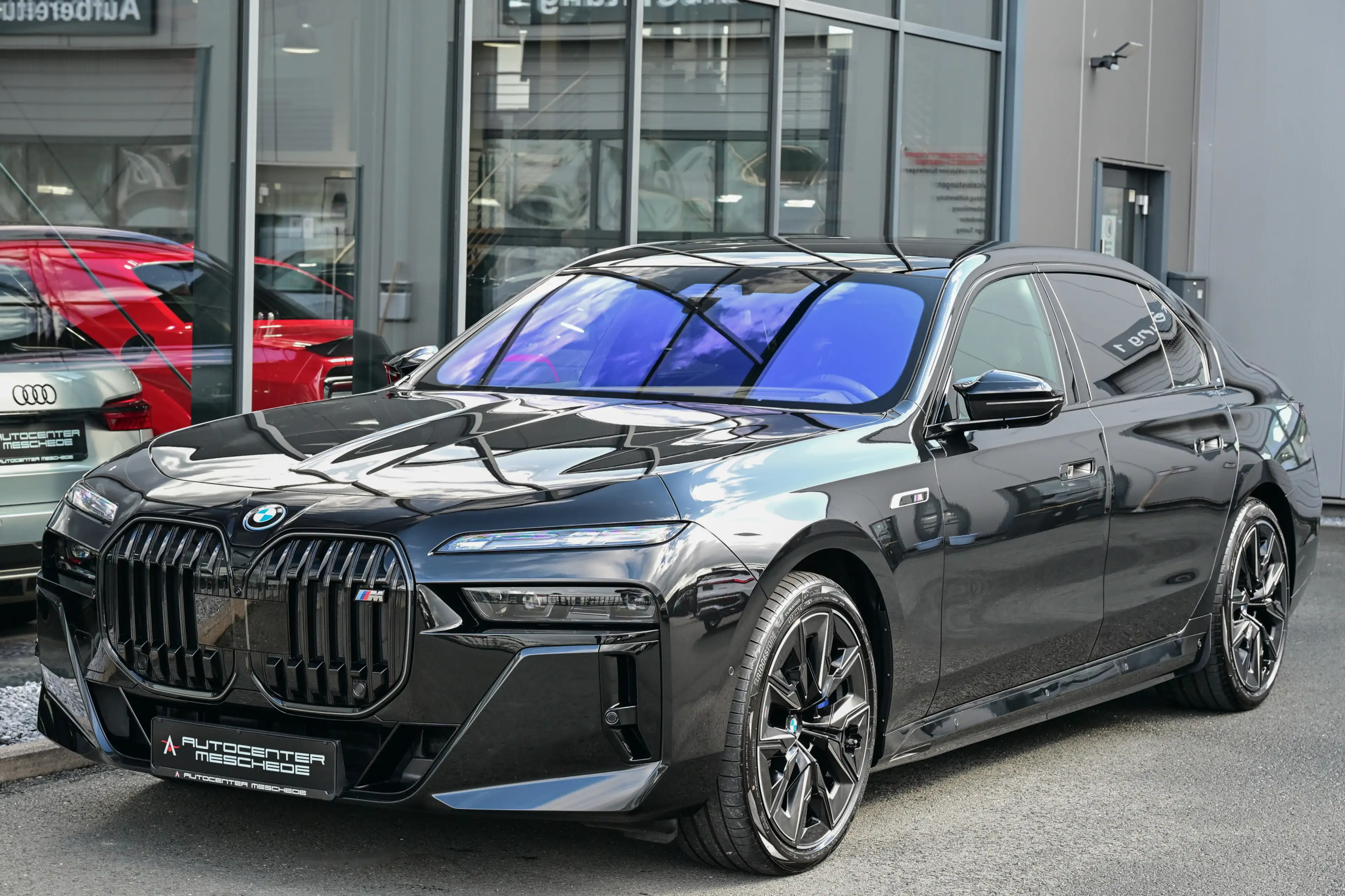 BMW i7 M70 xDrive Executive Lounge* Theatre Screen* — photo 2